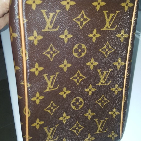 Authentic Louis Vuitton Batignolles Vertical PM - Picture 7 of 8